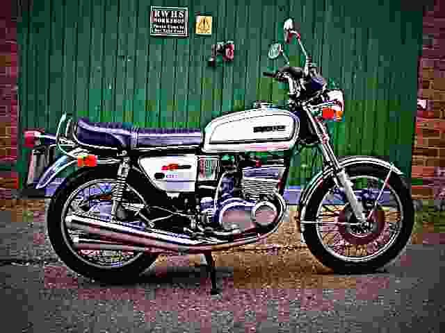 Suzuki GT 380 1975 2 motorbike A4 Photo Print