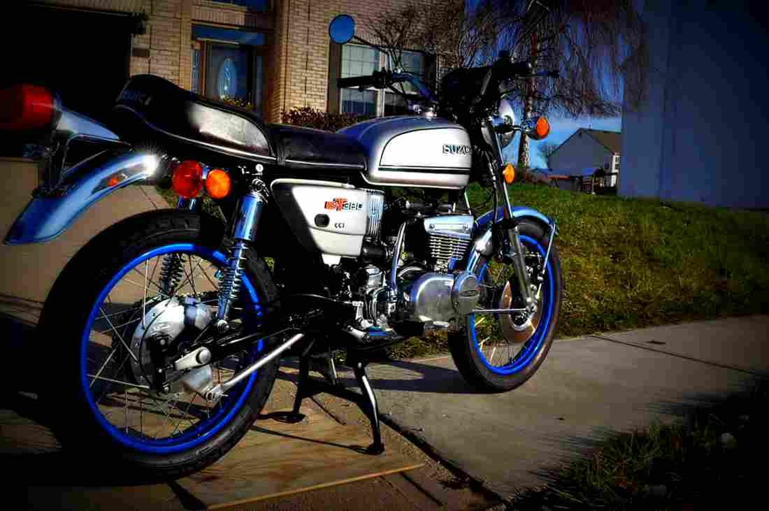 Suzuki GT 380 1975 5 motorbike A4 Photo Print