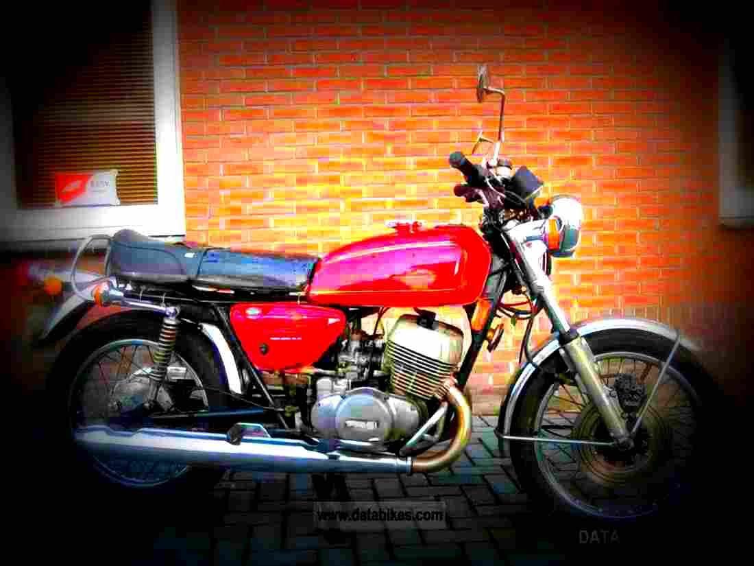 Suzuki GT 500 1976 3 motorbike A4 Photo Print