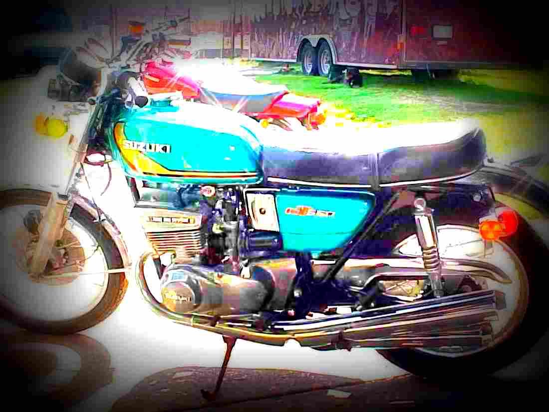 Suzuki GT 550 1974 1 motorbike A4 Photo Print