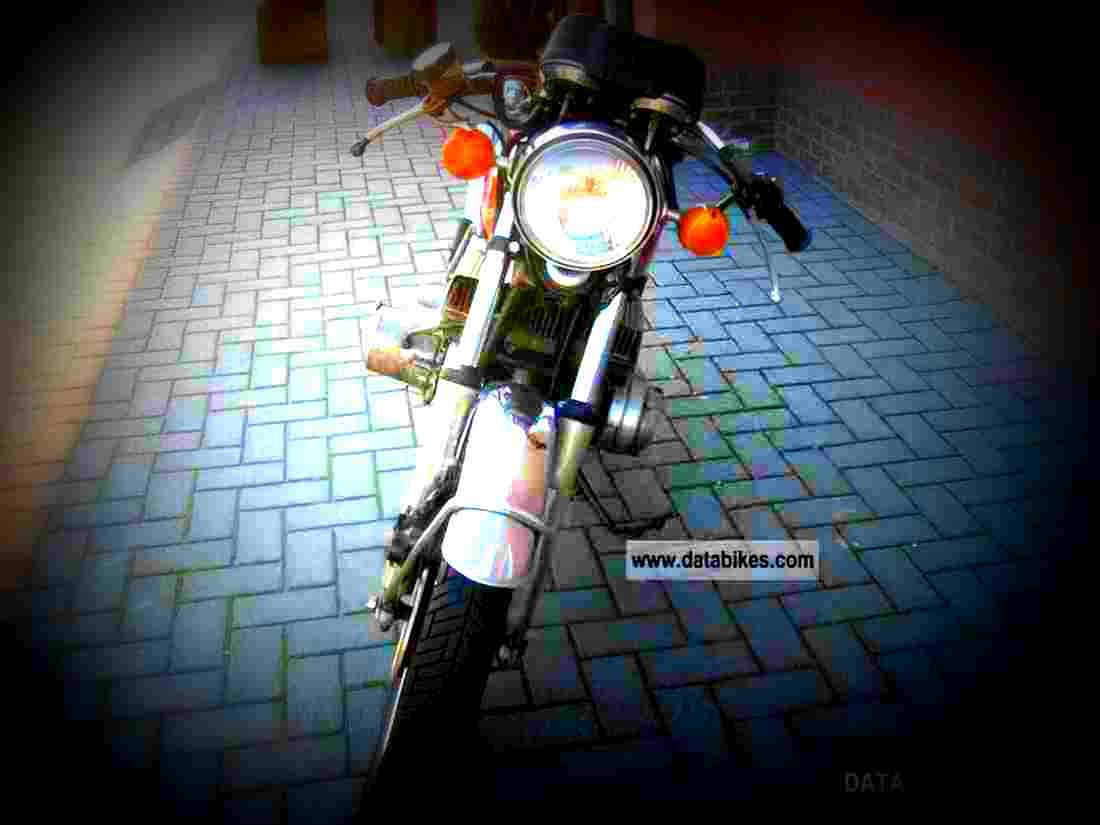 Suzuki GT 550 1975 3 motorbike A4 Photo Print