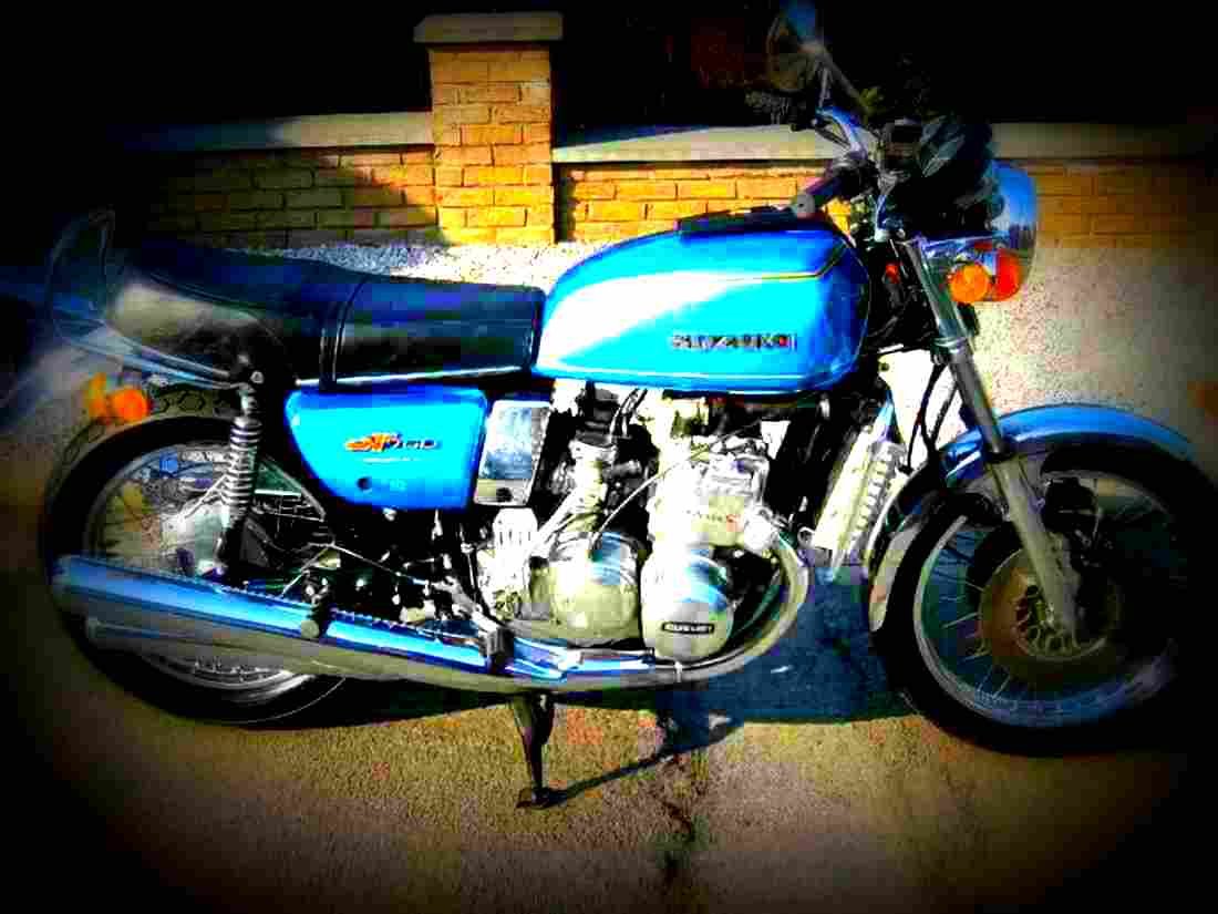 Suzuki GT 750 1976 5 motorbike A4 Photo Print