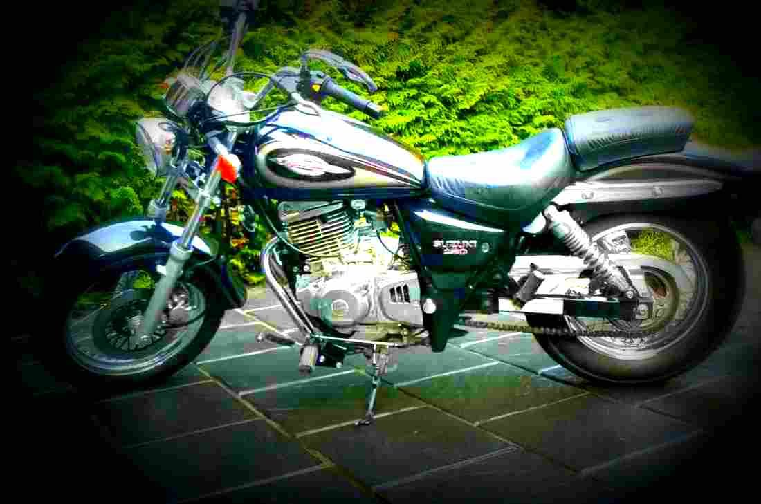 Suzuki GZ 250 Marauder 2001 4 motorbike A4 Photo Print