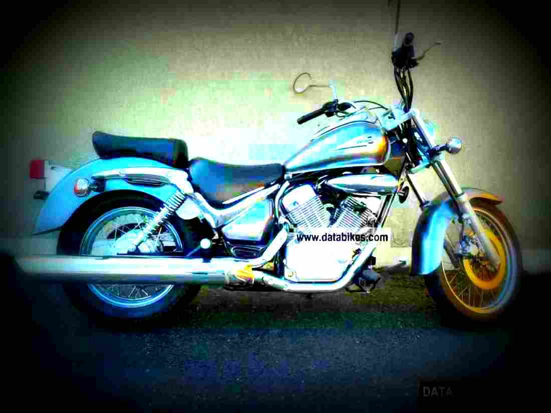 Suzuki Intruder 125 2009 1 motorbike A4 Photo Print