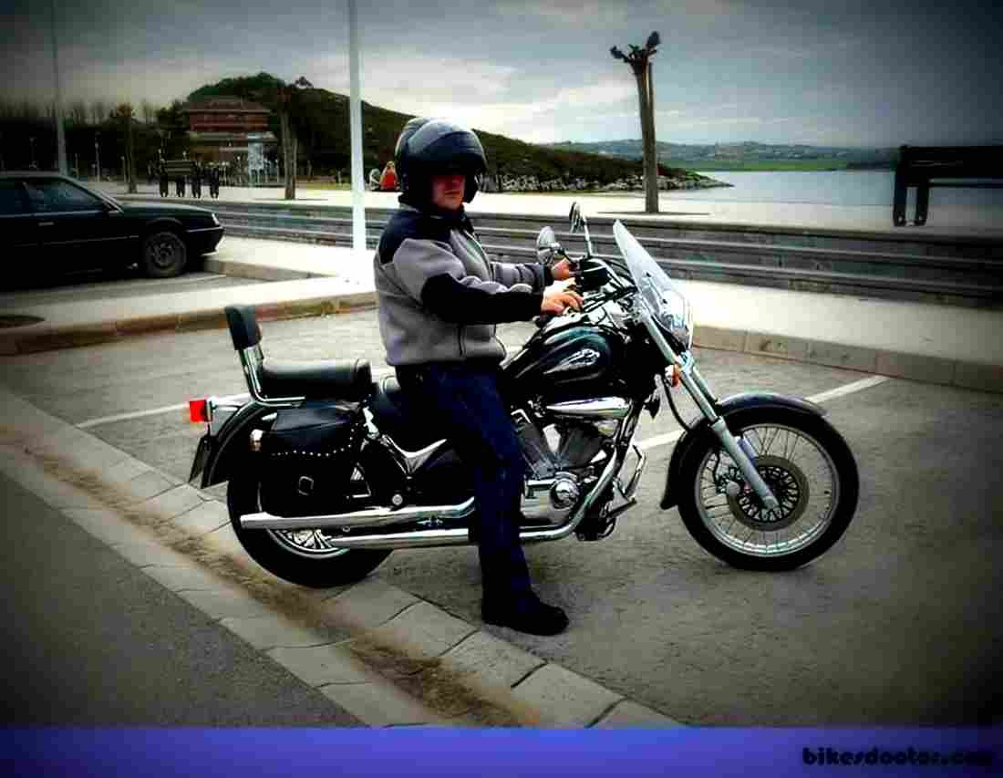 Suzuki Intruder LC 250 2002 2 motorbike A4 Photo Print