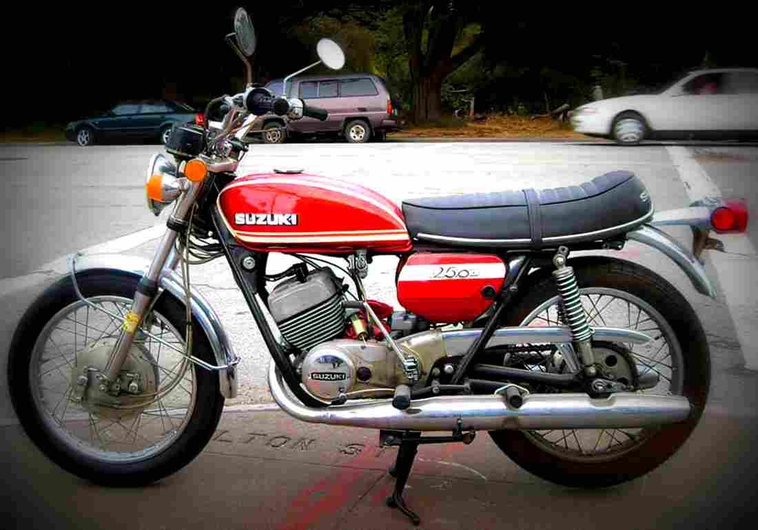 Suzuki T 250 1972 2 motorbike A4 Photo Print
