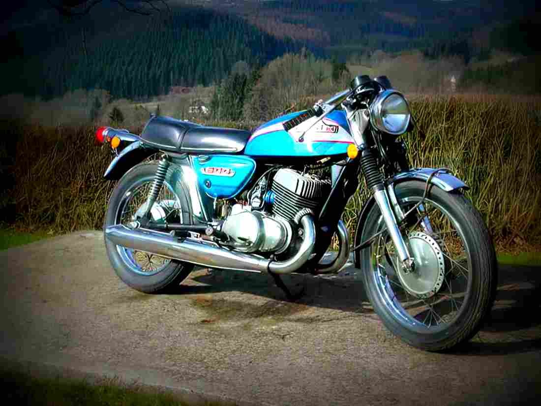 Suzuki T 500 1974 3 motorbike A4 Photo Print
