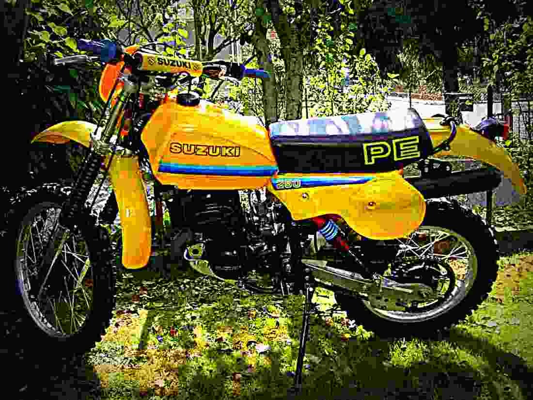 Suzuki TS 250 ER 1981 3 motorbike A4 Photo Print