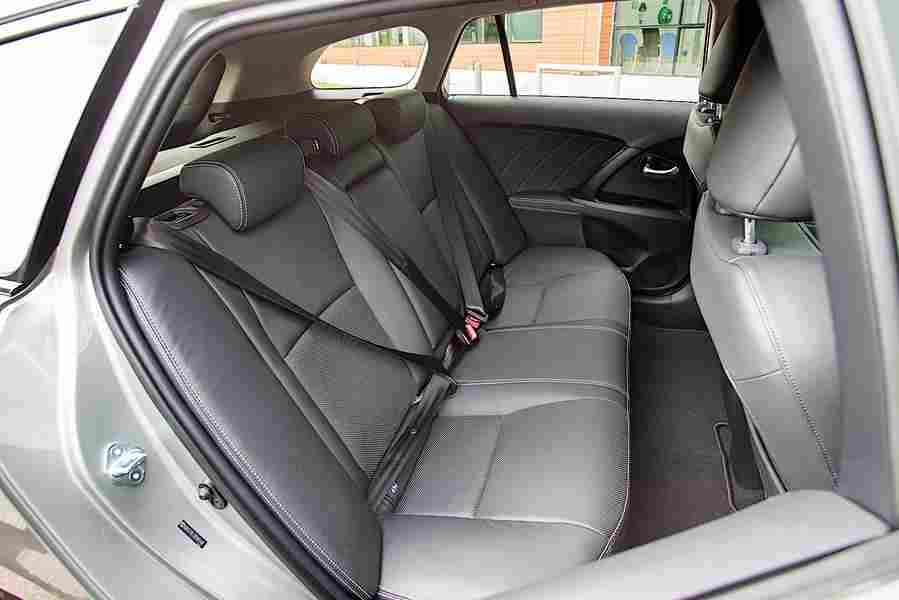 TOYOTA Avensis Wagon 5981 2 Car A4 Photo Print