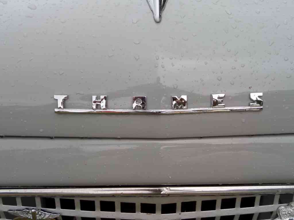 Thames Bonnet Grille Boot 2433 A4 Photo Print