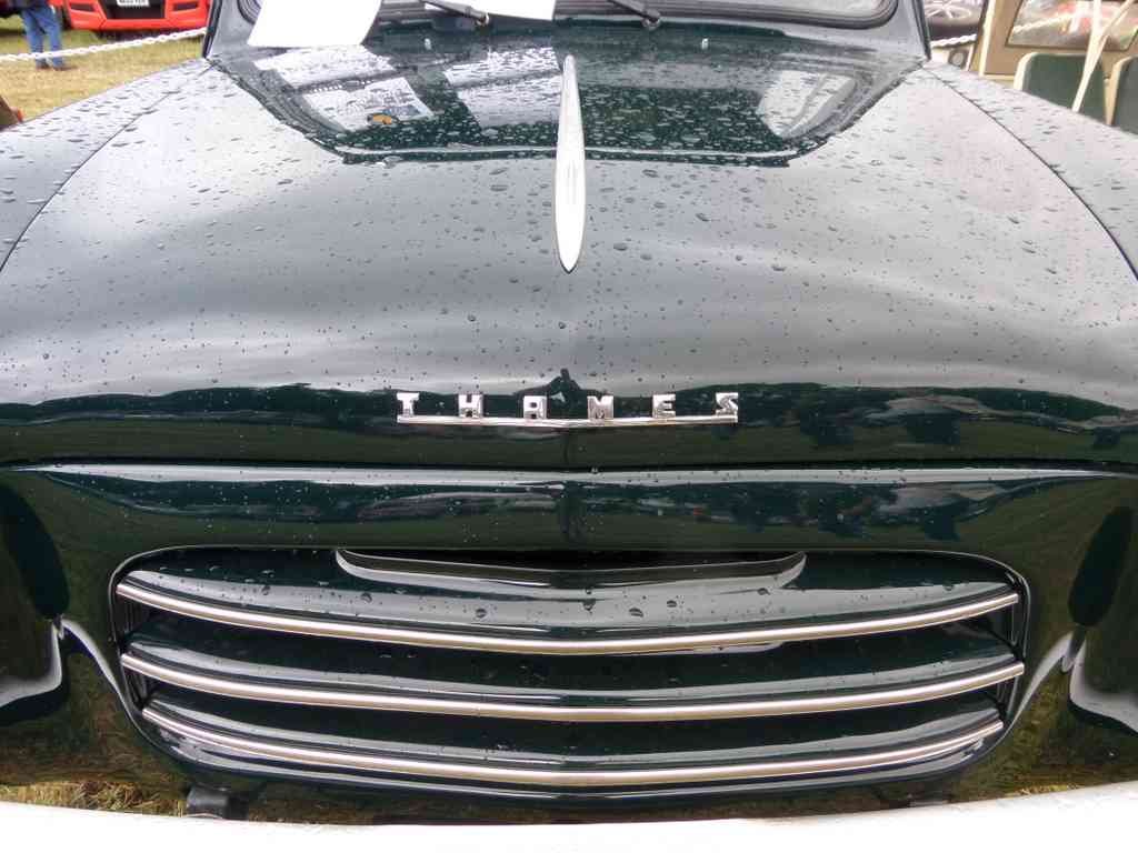Thames Bonnet Grille Boot 2454 A4 Photo Print