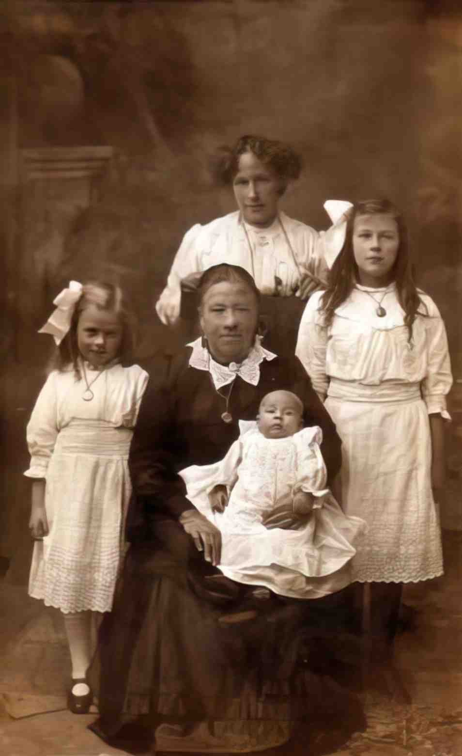 Three Generations Eliza Warner Lily Shepherd and Liliy Emily Violet and John S Vintage A4 Photo Print