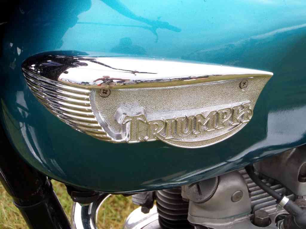 Triumph Bonnet Grille Boot 2561 A4 Photo Print