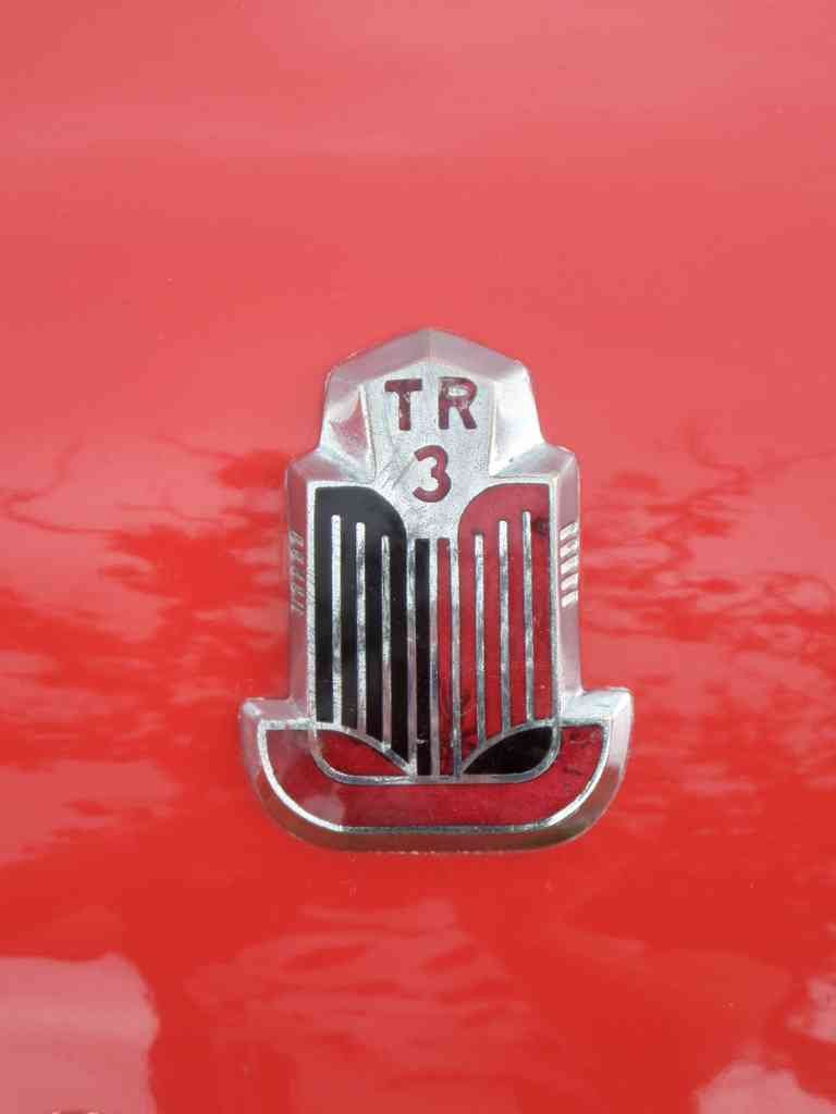 Triumph Bonnet Grille Boot 2695 A4 Photo Print