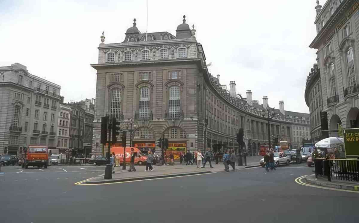 UK trafalgar square london A4 Photo Print