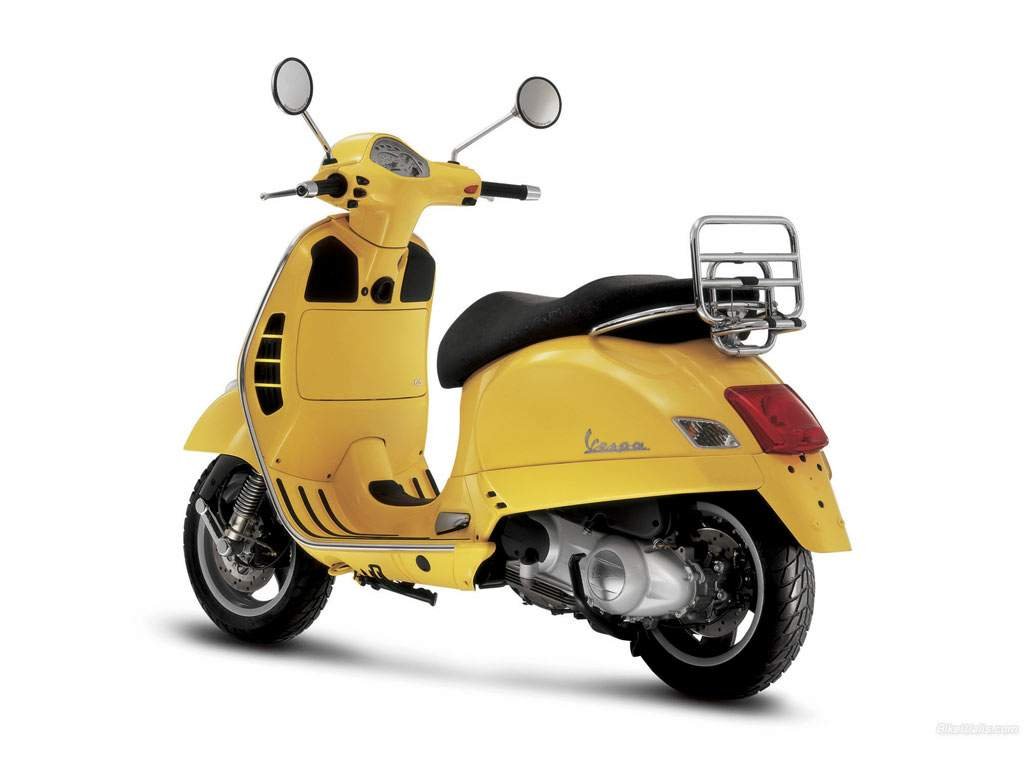 Vespa GTS 125 A4 Photo Print