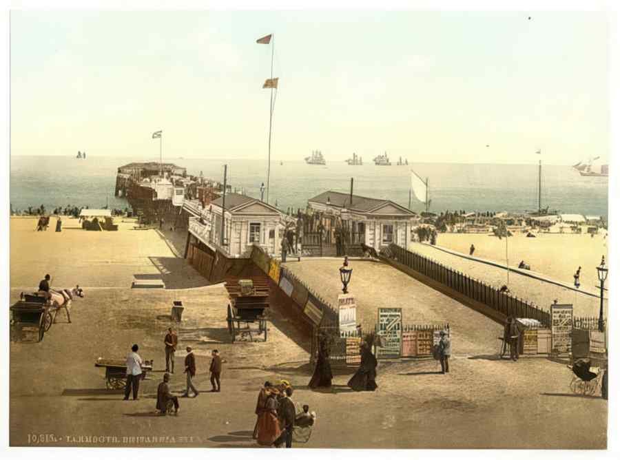 Vintage Britannia Pier Yarmouth England A4 Photo Print