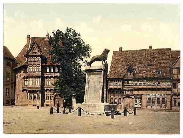 Vintage Column of the Lion Brunswick A4 Photo Print