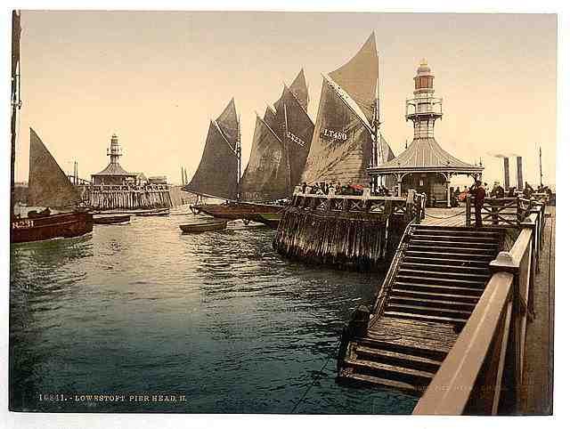 Vintage Pier head II Lowestoft A4 Photo Print