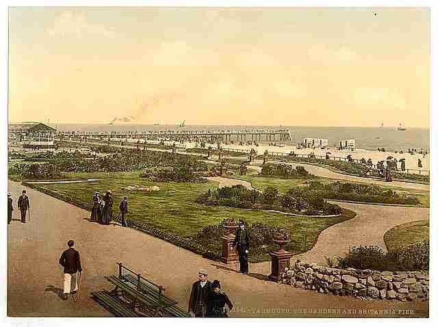Vintage The beach gardens and jetty Yarmouth A4 Photo Print