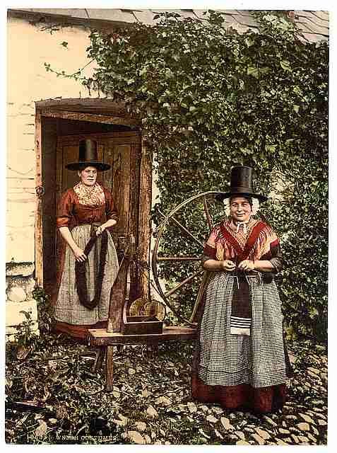 Vintage Welsh spinners and spinning wheel A4 Photo Print
