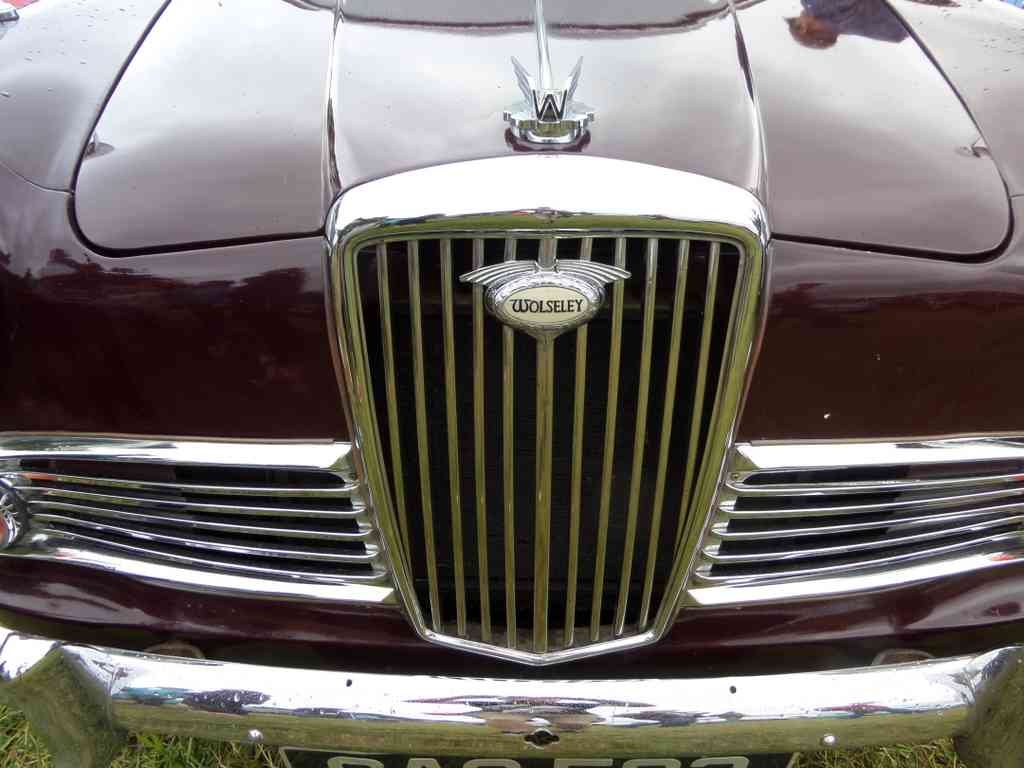 Wolseley Bonnet Grille Boot 2527 A4 Photo Print