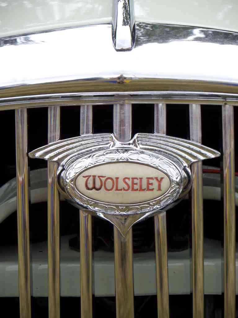 Wolseley Bonnet Grille Boot 2595 A4 Photo Print