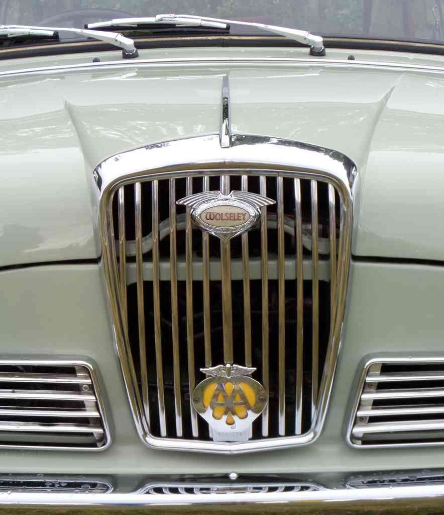 Wolseley Bonnet Grille Boot 2597 A4 Photo Print