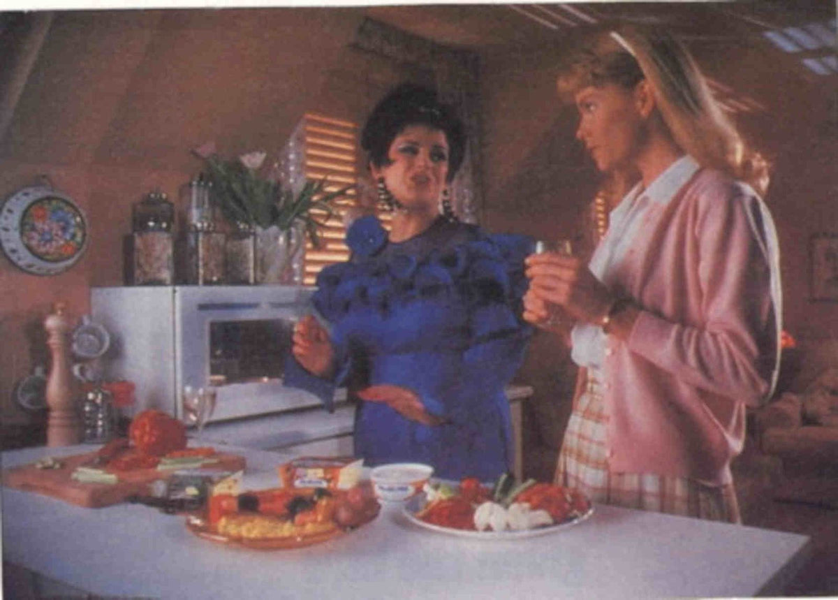 Womens Kitchen Scene Vintage Retro Advert Poster A4 Photo Print