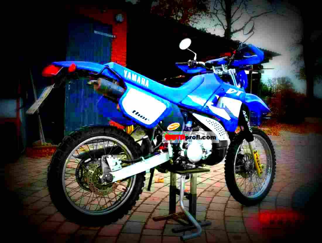 Yamaha DT 125 2003 3 motorbike A4 Photo Print