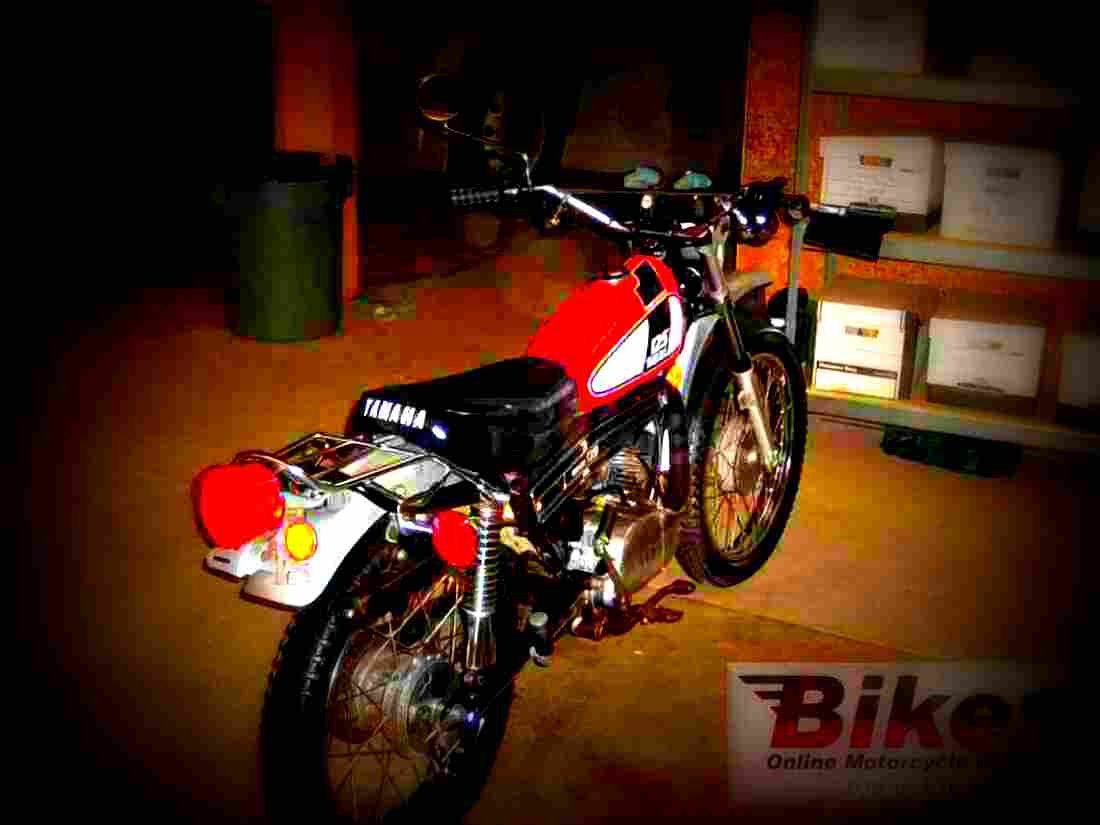 Yamaha DT 125 E 1975 3 motorbike A4 Photo Print