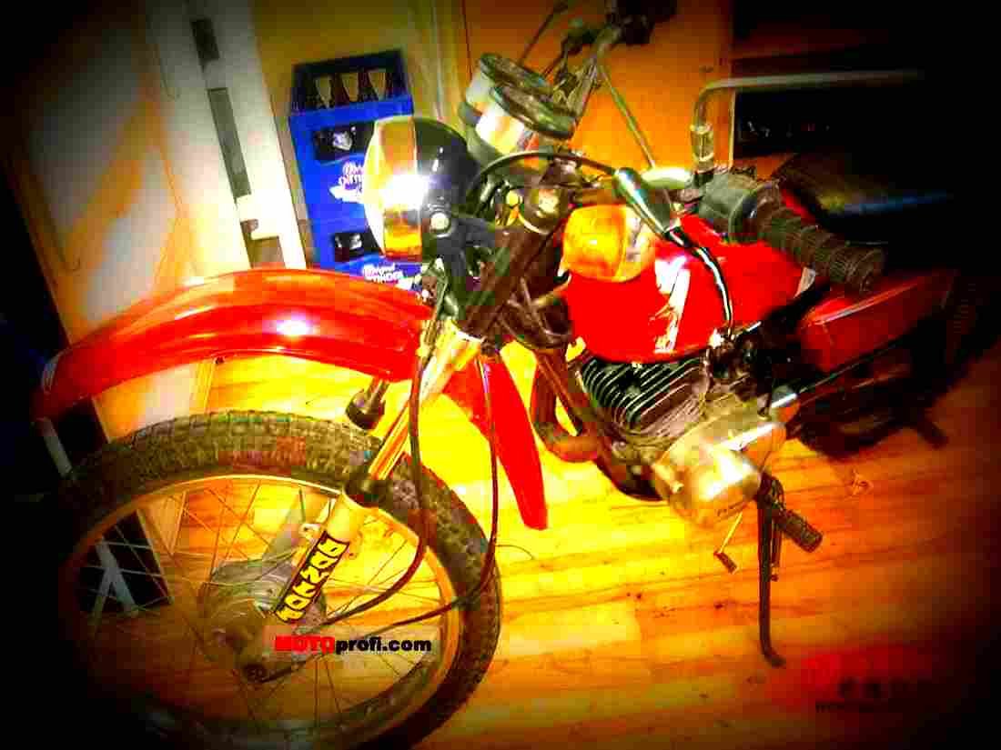 Yamaha DT 125 E 1977 2 motorbike A4 Photo Print