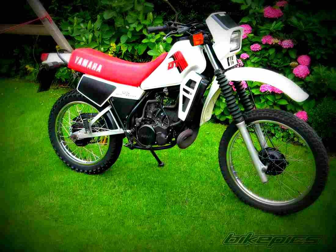 Yamaha DT 125 LC 1983 2 motorbike A4 Photo Print
