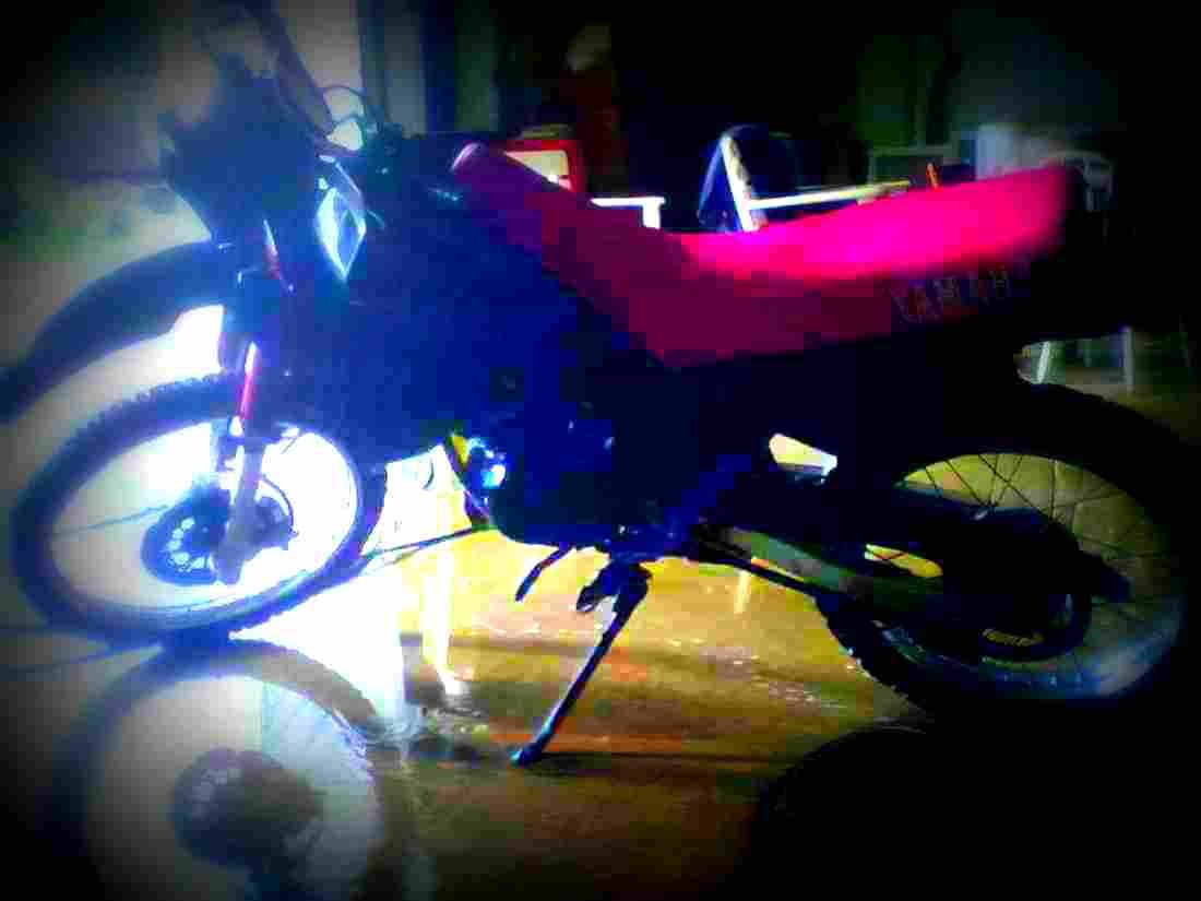 Yamaha DT50R DT50R 3 motorbike A4 Photo Print