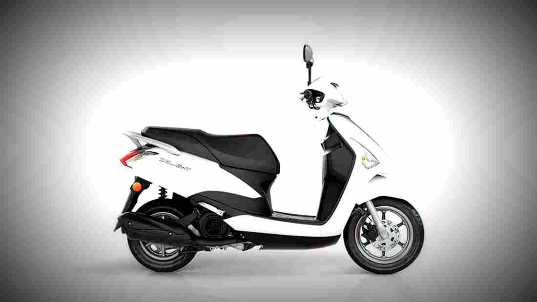 Yamaha Delight 2017 2 motorbike A4 Photo Print