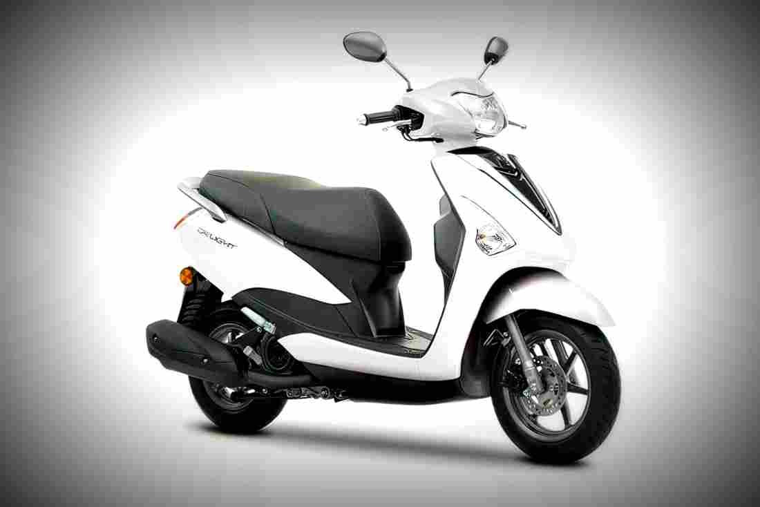 Yamaha Delight 2018 4 motorbike A4 Photo Print