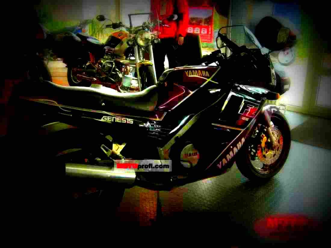 Yamaha FZ 750 (reduced effect) 1985 3 motorbike A4 Photo Print