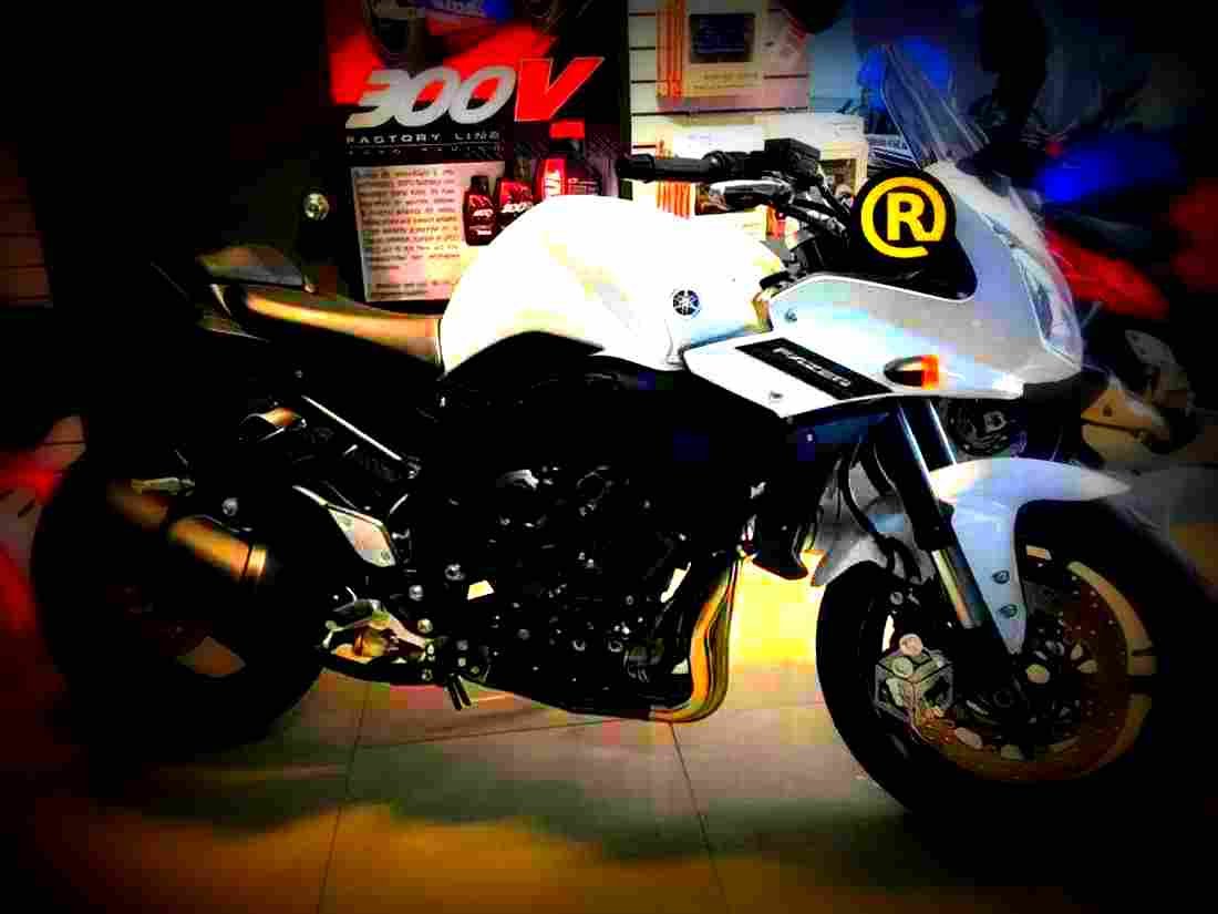 Yamaha FZ1 2017 2 motorbike A4 Photo Print