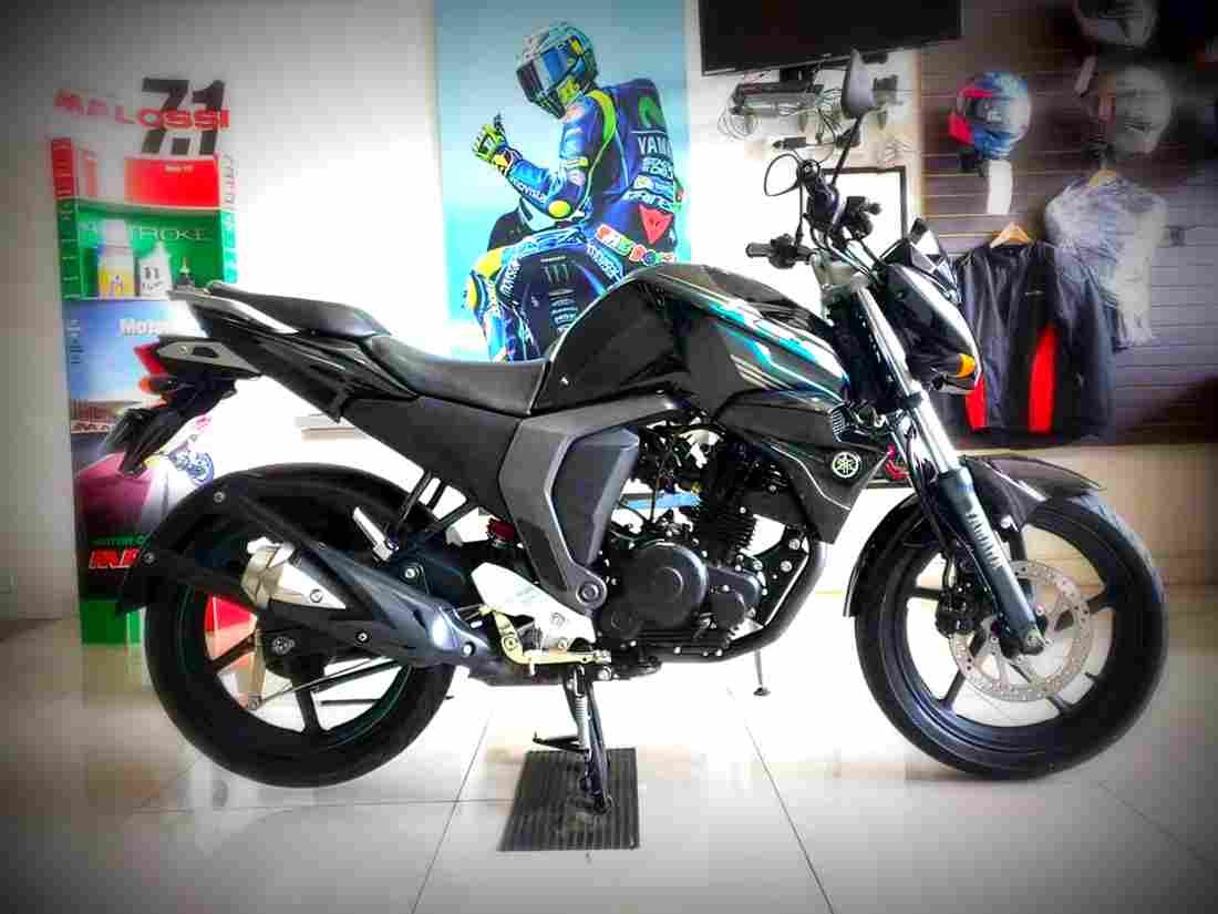 Yamaha FZ16 2018 3 motorbike A4 Photo Print