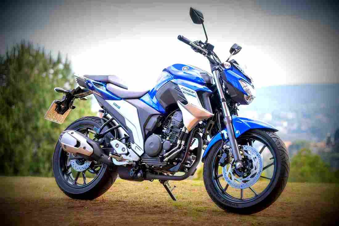 Yamaha Fazer 2018 1 motorbike A4 Photo Print