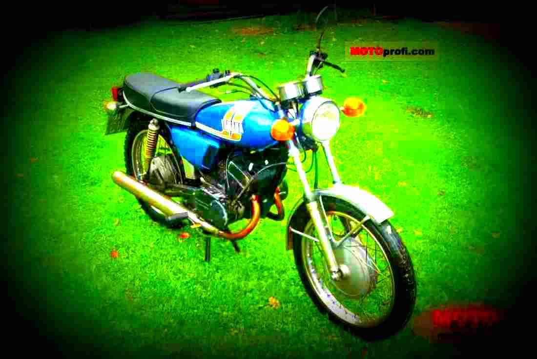 Yamaha RD 200 1979 1 motorbike A4 Photo Print
