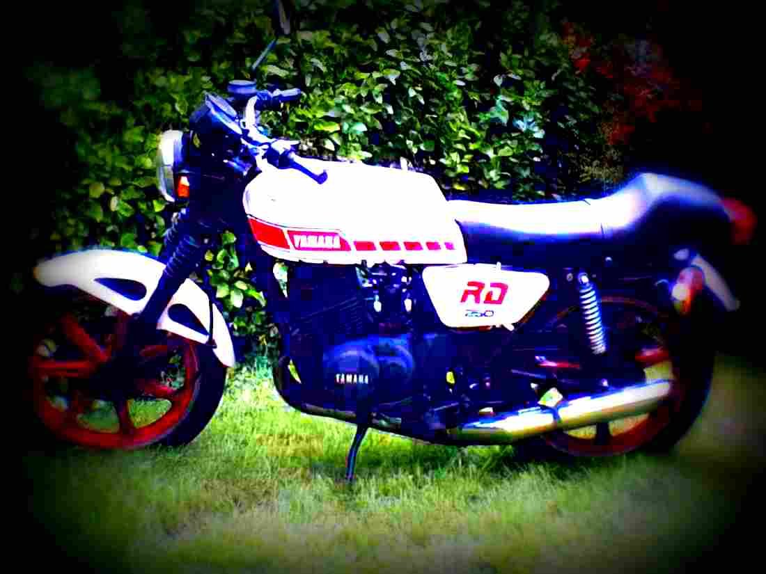 Yamaha RD 250 1979 3 motorbike A4 Photo Print