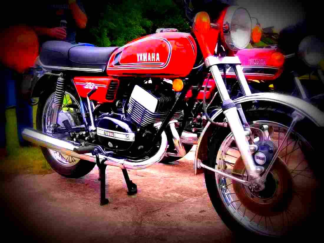 Yamaha RD 250 (5 speed) 1974 2 motorbike A4 Photo Print