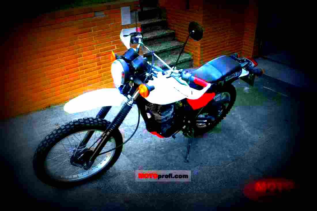 Yamaha RD 350 (reduced effect) 1987 6 motorbike A4 Photo Print