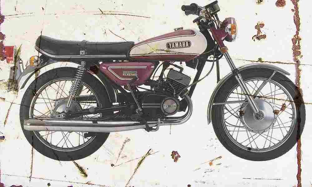 Yamaha RD200 1972 Aged Vintage A4 Photo Print
