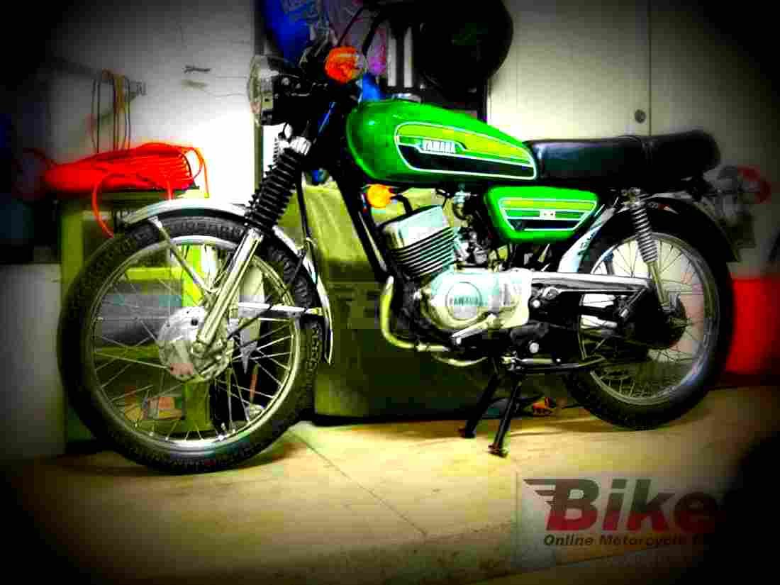 Yamaha RS 100 DX 1976 1 motorbike A4 Photo Print