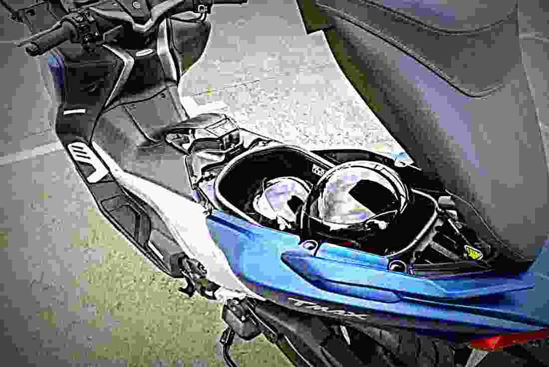 Yamaha TMAX DX 2017 4 motorbike A4 Photo Print