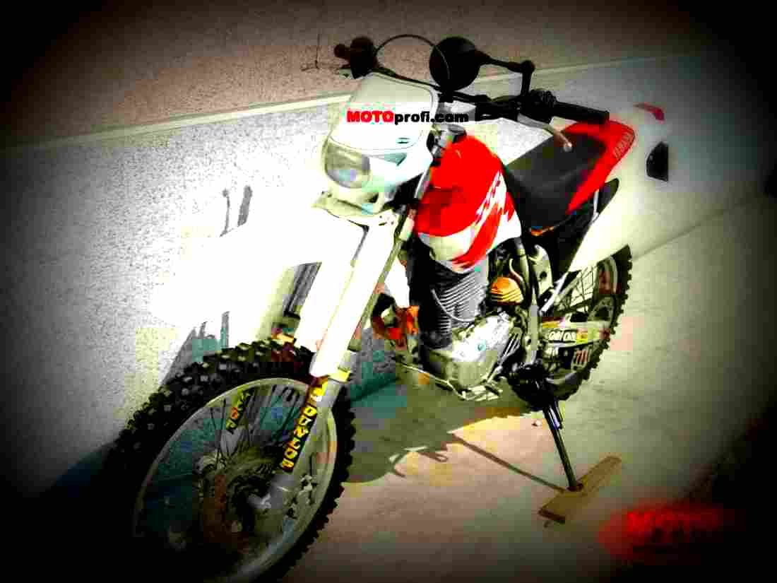 Yamaha TT 600 R 1999 1 motorbike A4 Photo Print