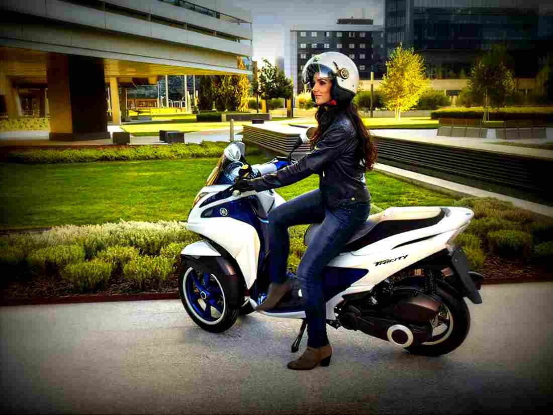 Yamaha Tricity 125cc 1 motorbike A4 Photo Print