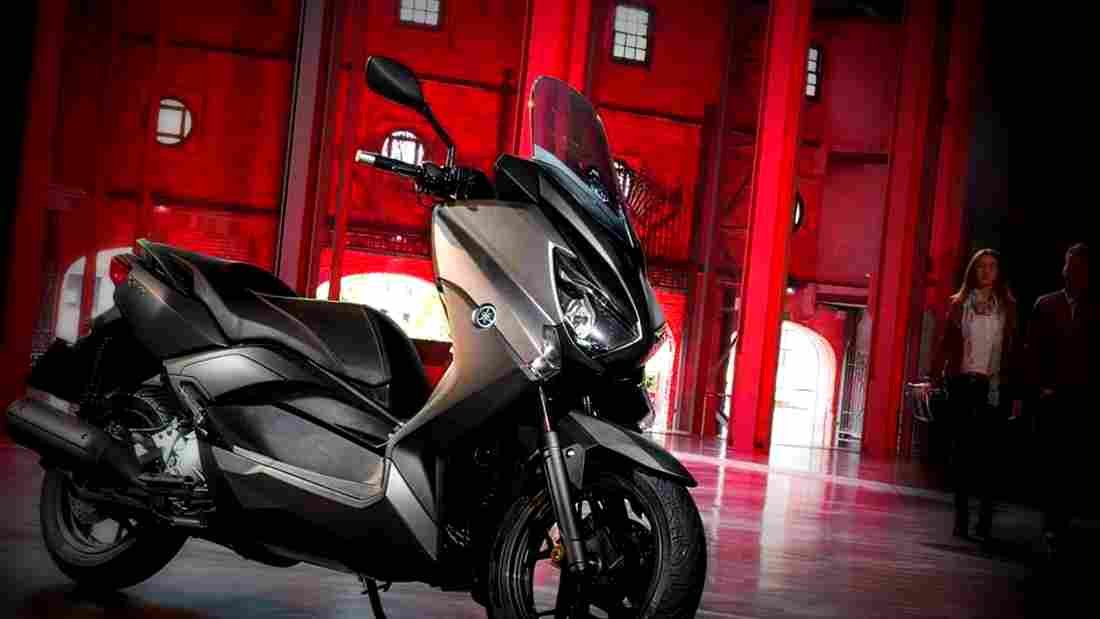 Yamaha X MAX 250 X MAX 250 1 motorbike A4 Photo Print